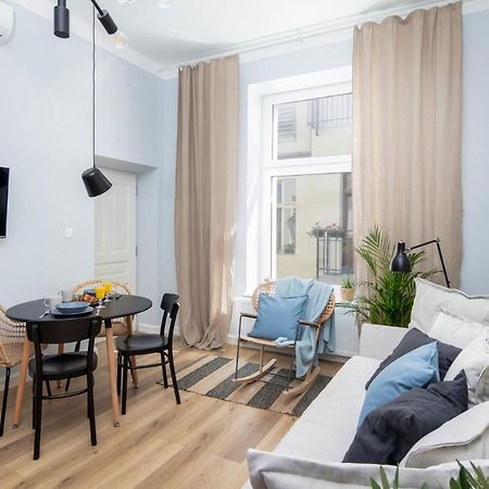 Barbacan Suites - Old Town Apartments - By Upstairs クラクフ エクステリア 写真