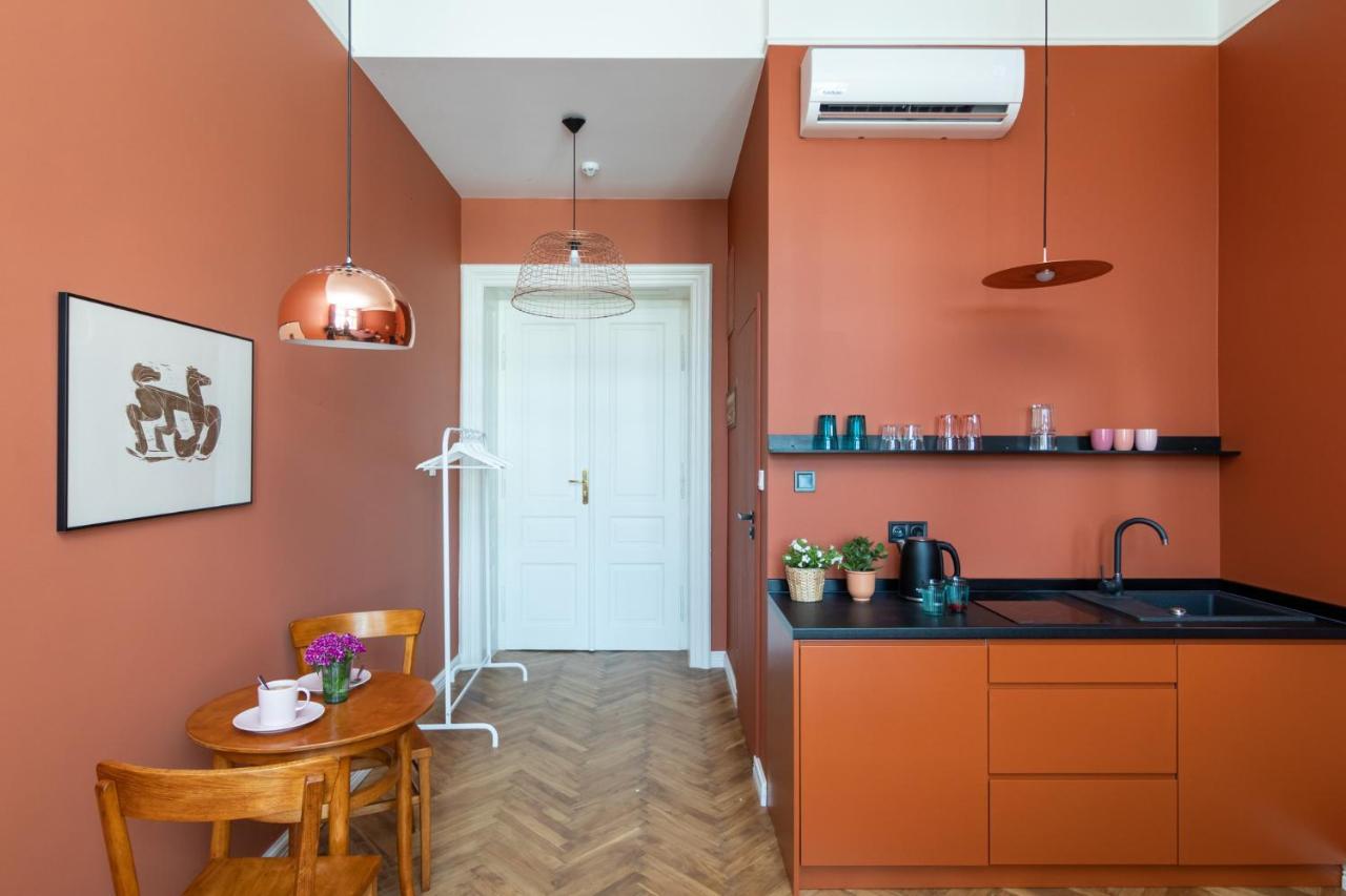 Barbacan Suites - Old Town Apartments - By Upstairs クラクフ エクステリア 写真