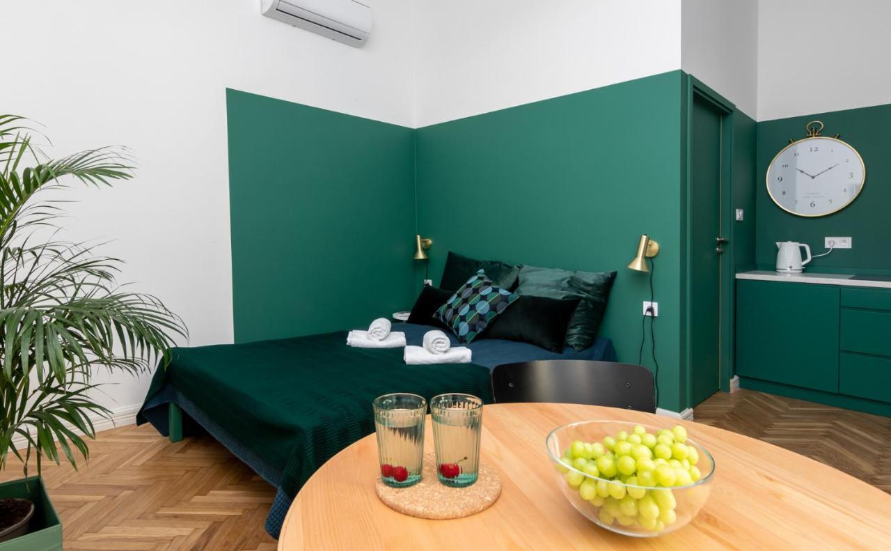 Barbacan Suites - Old Town Apartments - By Upstairs クラクフ エクステリア 写真