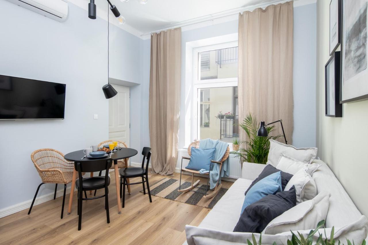 Barbacan Suites - Old Town Apartments - By Upstairs クラクフ エクステリア 写真