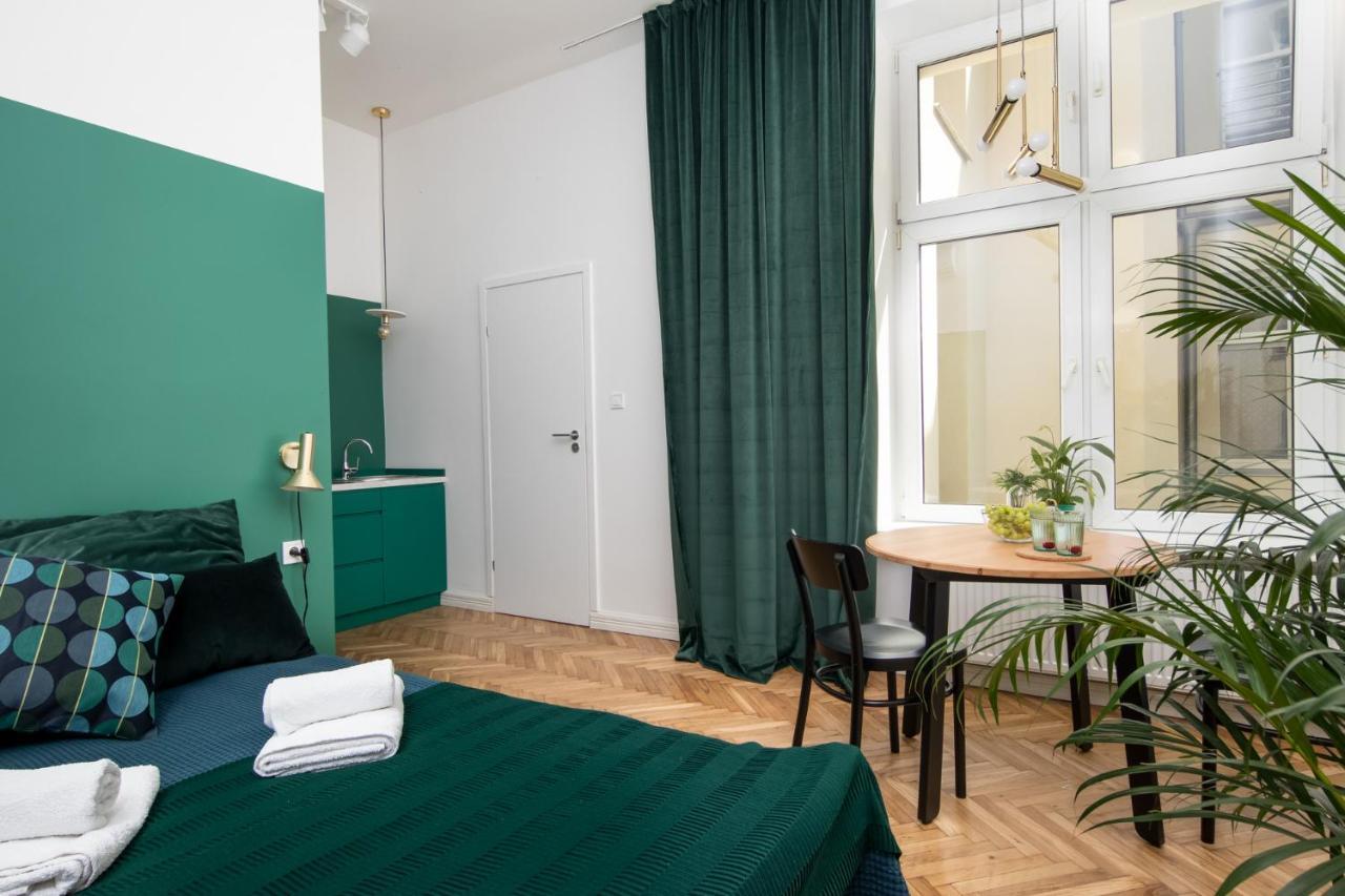 Barbacan Suites - Old Town Apartments - By Upstairs クラクフ エクステリア 写真