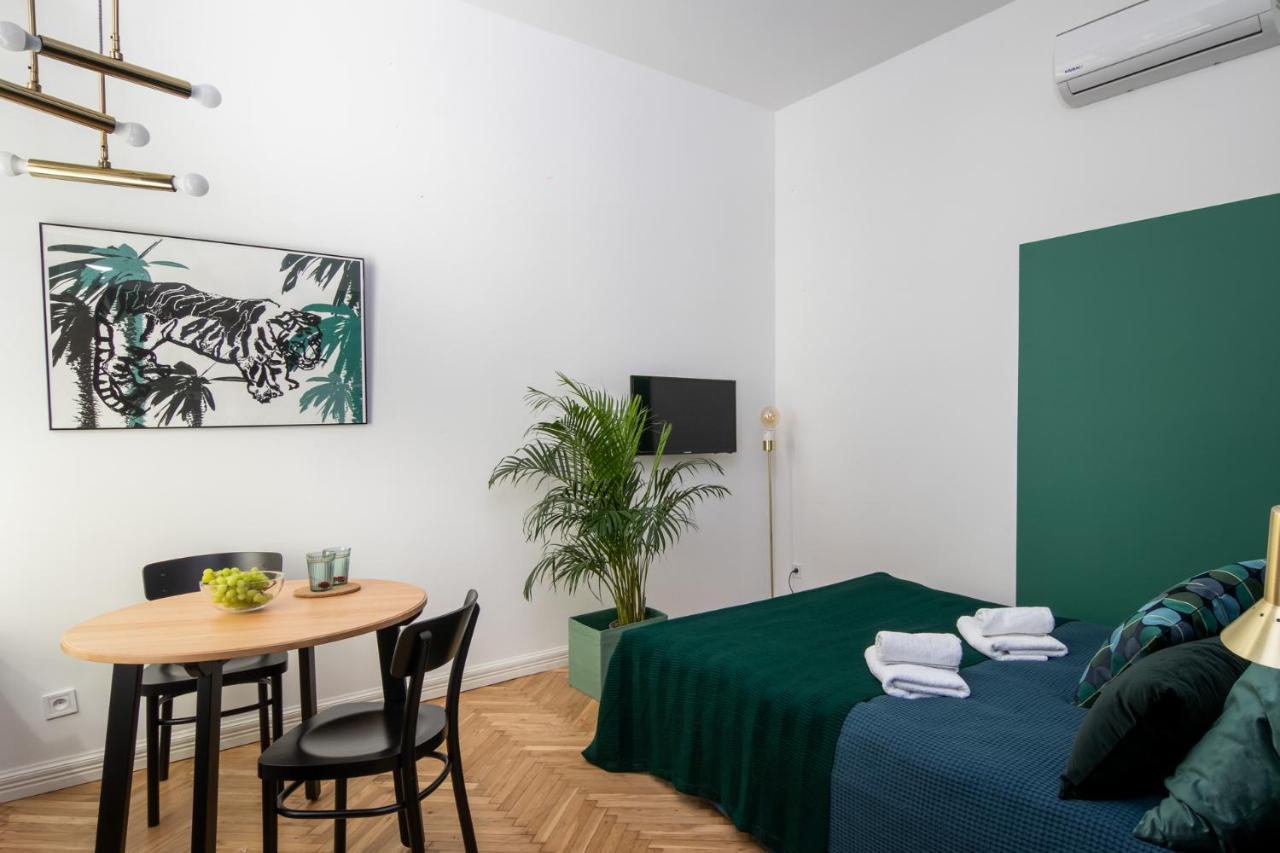 Barbacan Suites - Old Town Apartments - By Upstairs クラクフ エクステリア 写真