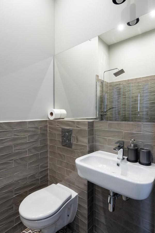 Barbacan Suites - Old Town Apartments - By Upstairs クラクフ エクステリア 写真