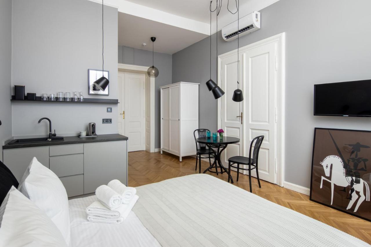 Barbacan Suites - Old Town Apartments - By Upstairs クラクフ エクステリア 写真